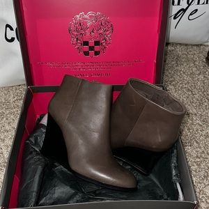 Leather Dark Brown Vince Camuto bootie 🤎